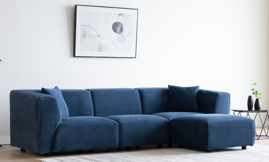 Image 26: Canapé modulable 3 ou 4 places avec pouf en velours côtelé de Kocoon