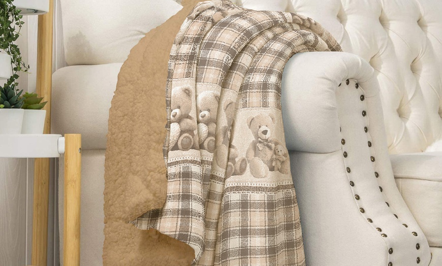 Image 10: Ultrasoft sherpa & microfiber deken