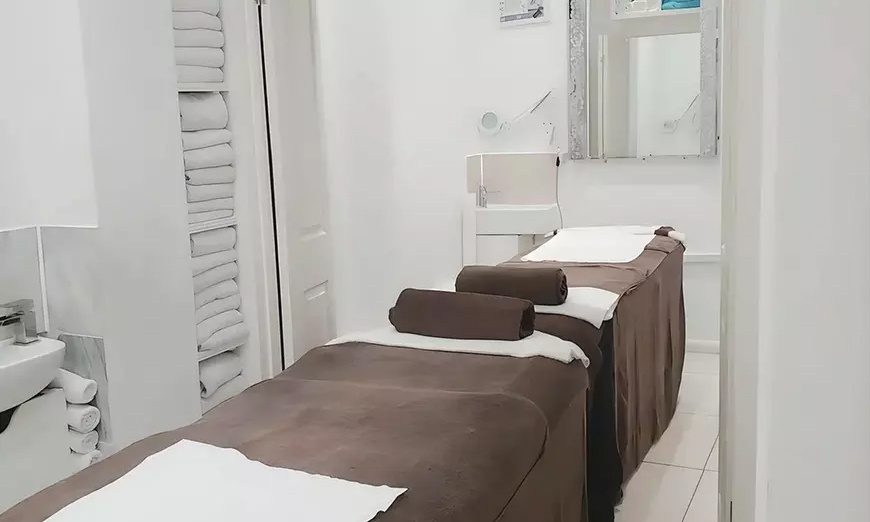 Image 3: Relaxing 60 or 90 Min Full Body Massage