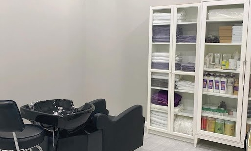Image 4: Relax with One or a Couple 60 Minute Head Spa Treatment