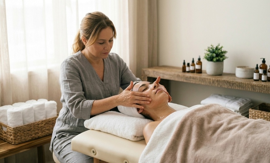Image 3: 60, 90 or 120-Minute Facial Massage Rituals