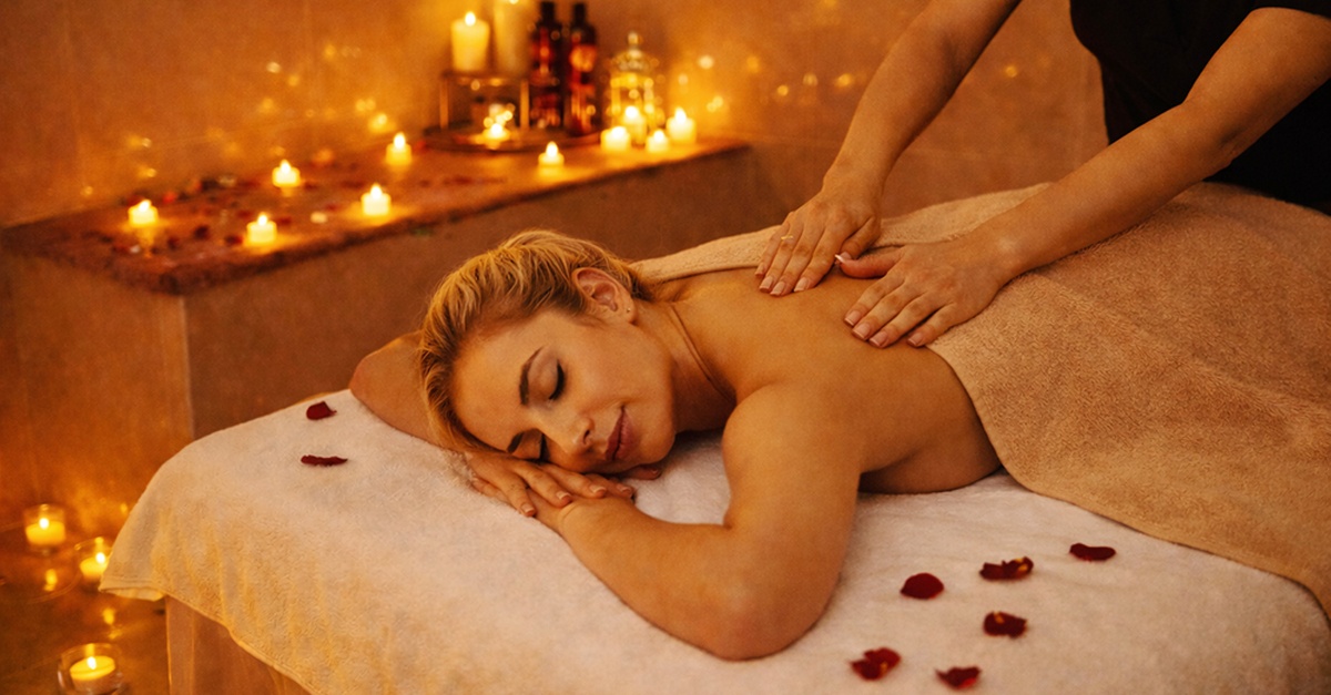 Full Body Aromatherapy Spa + Optional Blowdry Or Moroccan Bath Full Body Aromatherapy Spa + Optional Blowdry Or Moroccan Bath