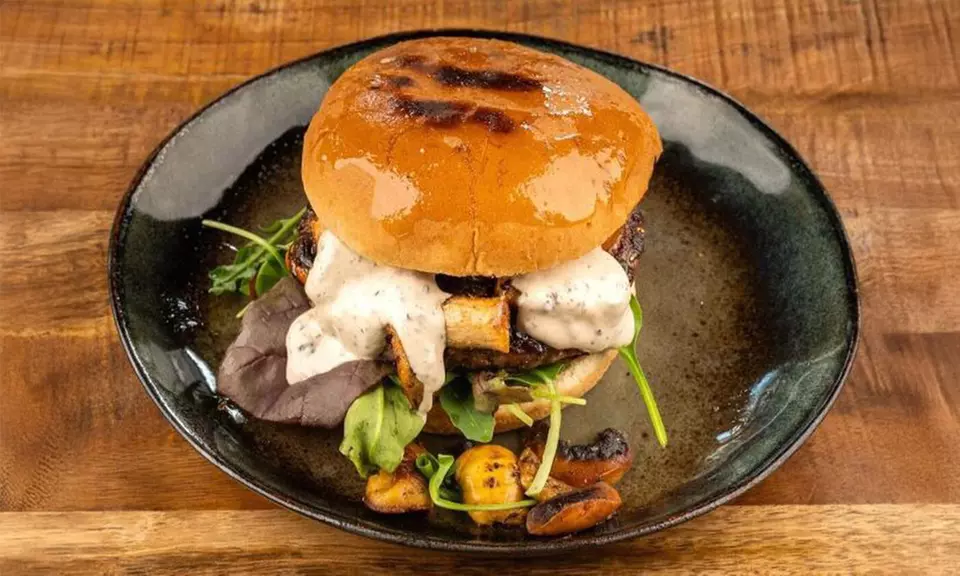 Burger nach Wahl inkl. Pommes für 1, 2 oder 4 Personen