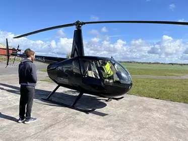 20-Min Helicopter Flying Lesson Experience with Hands-On Flying in UK
