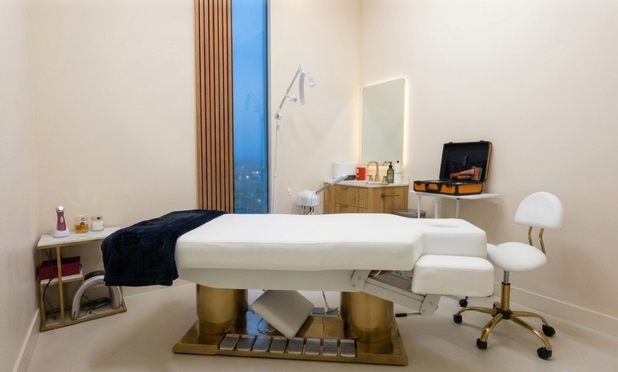 Image 9: Full Body Meridian Therapy Massage for Relaxation