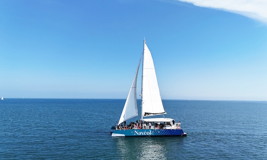 Image 2: Croisière en catamaran au choix de 2h30 ou 4h30 avec Navéol