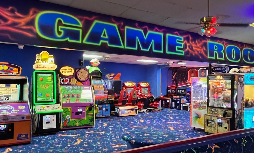 Image 11: Admission for Roller Skating at Sparkles Family Fun Center – Smyrna