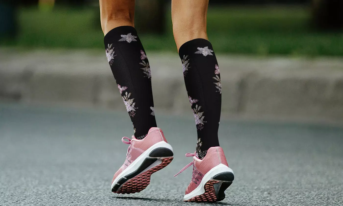 6 Pairs Knee-High Graduated Compression Socks 15-20 mmHg for Nurses Running