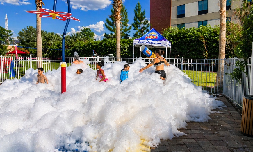 Image 26: Family-Friendly Hotel Near Amusement Parks in Orlando w/Various Room