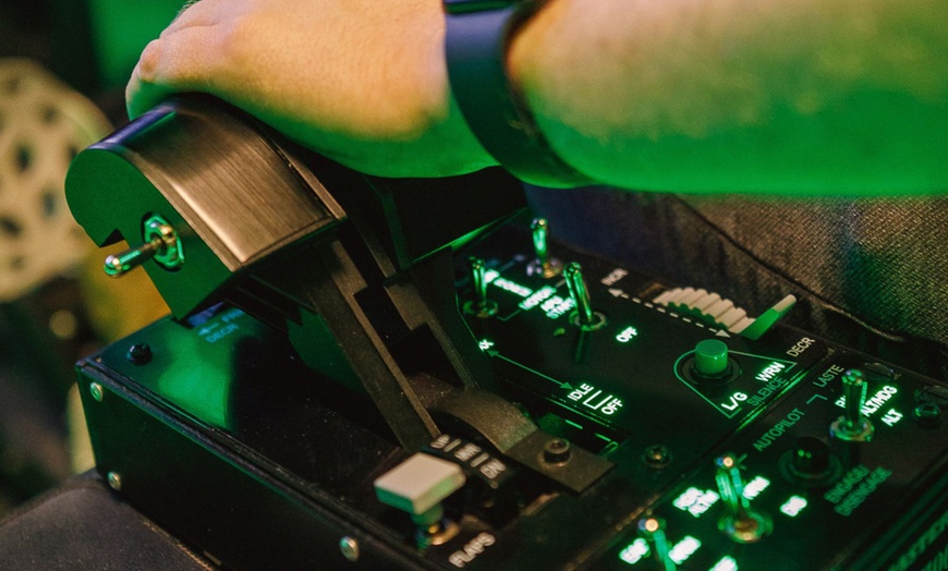 Image 2: Sesja na symulatorze myśliwca F-16 / F-18 / F-35 w Simair 