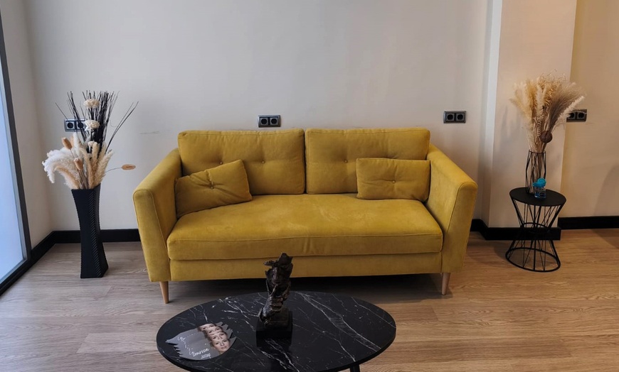 Image 4: Radiofrecuencia en rostro, cuello y escote