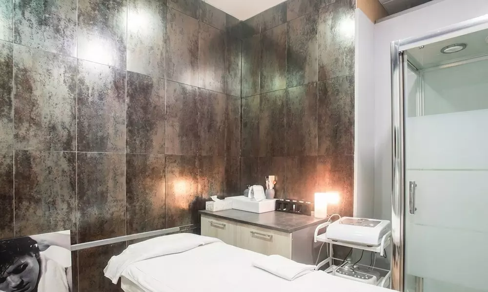 1 o 2 sesiones de limpieza facial y 1 o 2 masajes corporales para 1