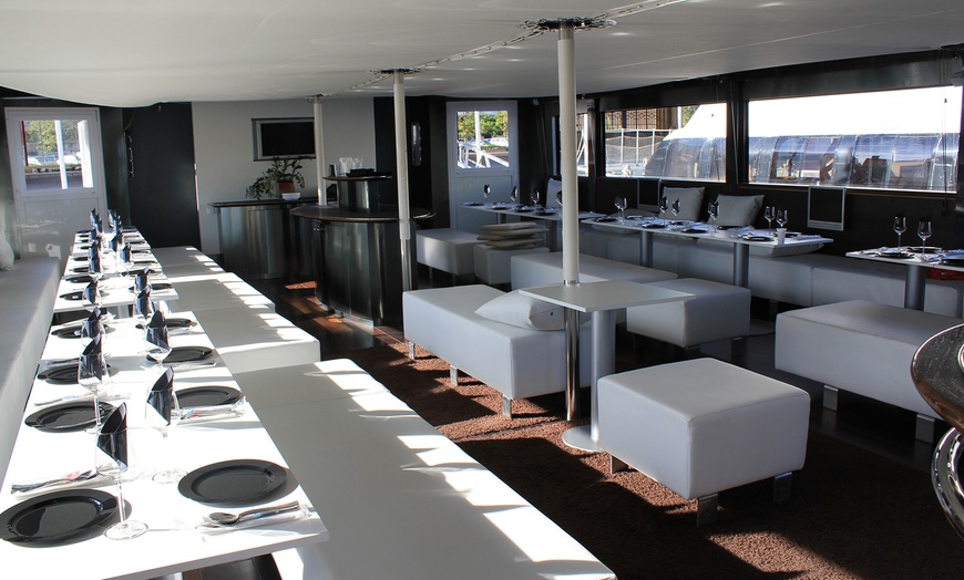 Image 10: Paseo en catamarán con baño en alta mar y bebida para niño o adulto