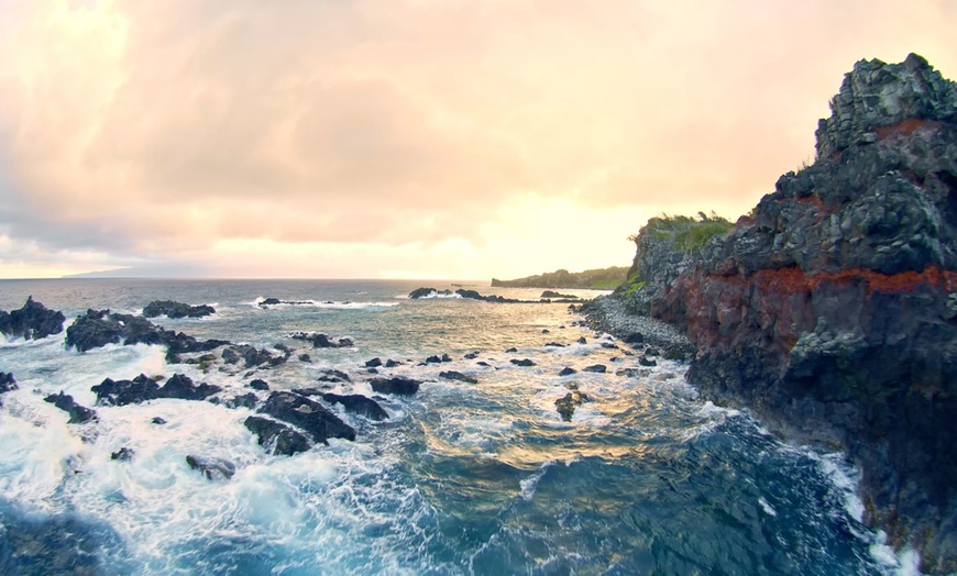Image 3: Enjoy Hawaiian Scenery and History with Flying Ride Films