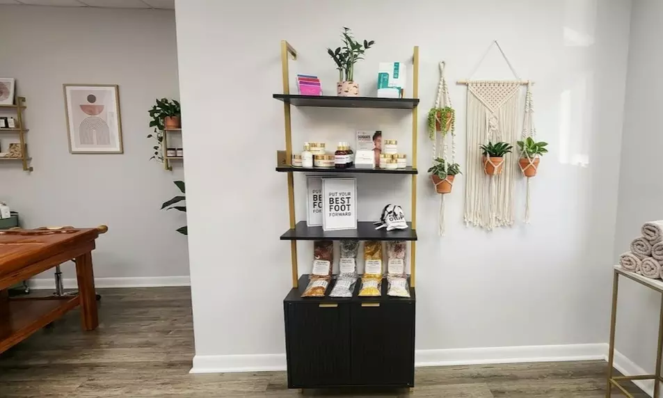 One 60- or 90-Minute ‘Help Me’ Therapeutic Massage Service