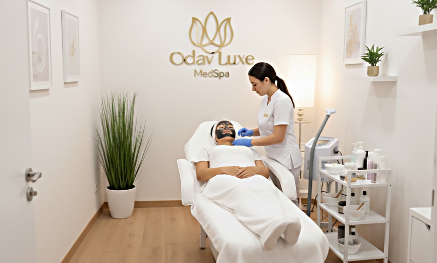 Image 1: Tratamiento facial de carbón activo con láser cuatrionda