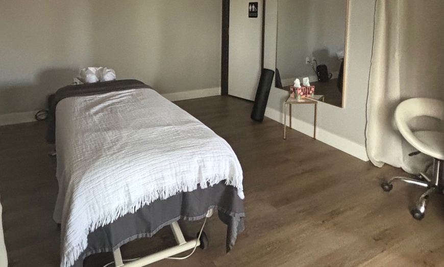 Image 2: Relax with 60 or 90 Minute Barefoot Deep Tissue Ashiatsu Massage