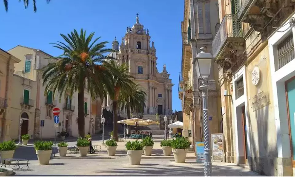 Ragusa 4*: camera Classic con colazione, drink e massaggio per 2