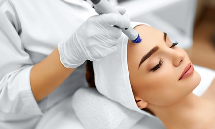 Tratamiento facial completo con exfoliación, sérum, masaje y máscara LED para 1 persona - Paula Romero Medical Clinic