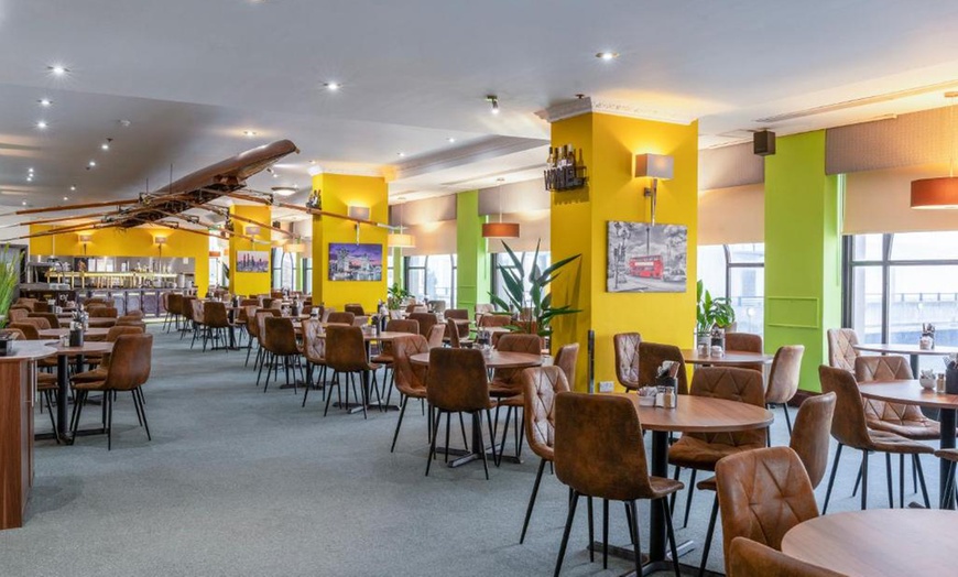 Image 9: 4* London: Standard Double Room Stay with Breakfast