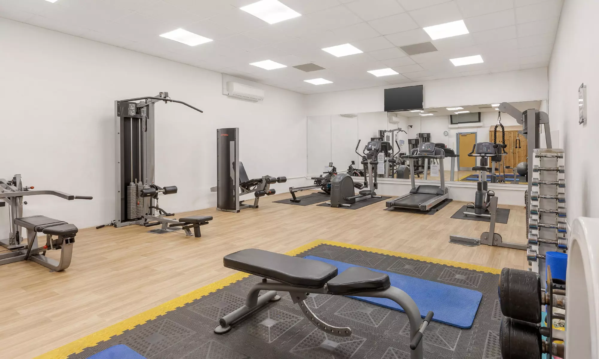 Rolling Hillside Retreat in Devon: Scenic Apartment Stay up to 6