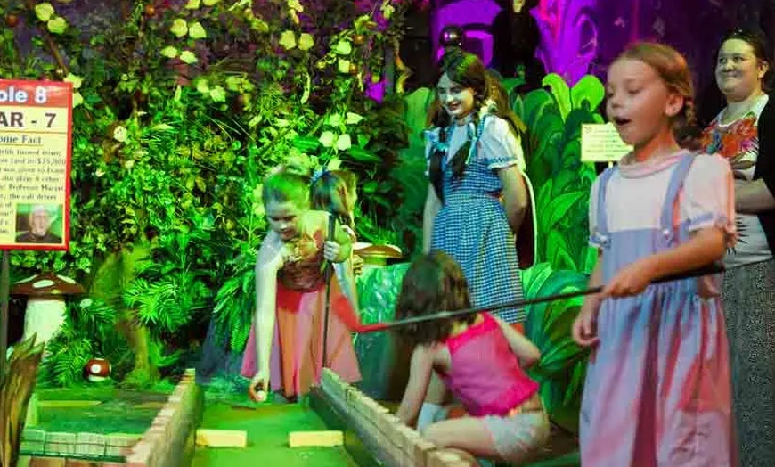 Image 2: Magical Party Package with Food for 4, 8 People or Parent–Child Duo
