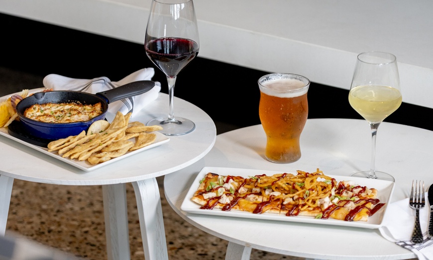 Image 16: Lakeside Resort in the Michigan With Breakfast & Scenic Views