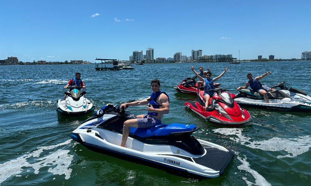 Shared Excitement on 1 or 2 Jetski for Optional 1 or 2 People - 1 hour