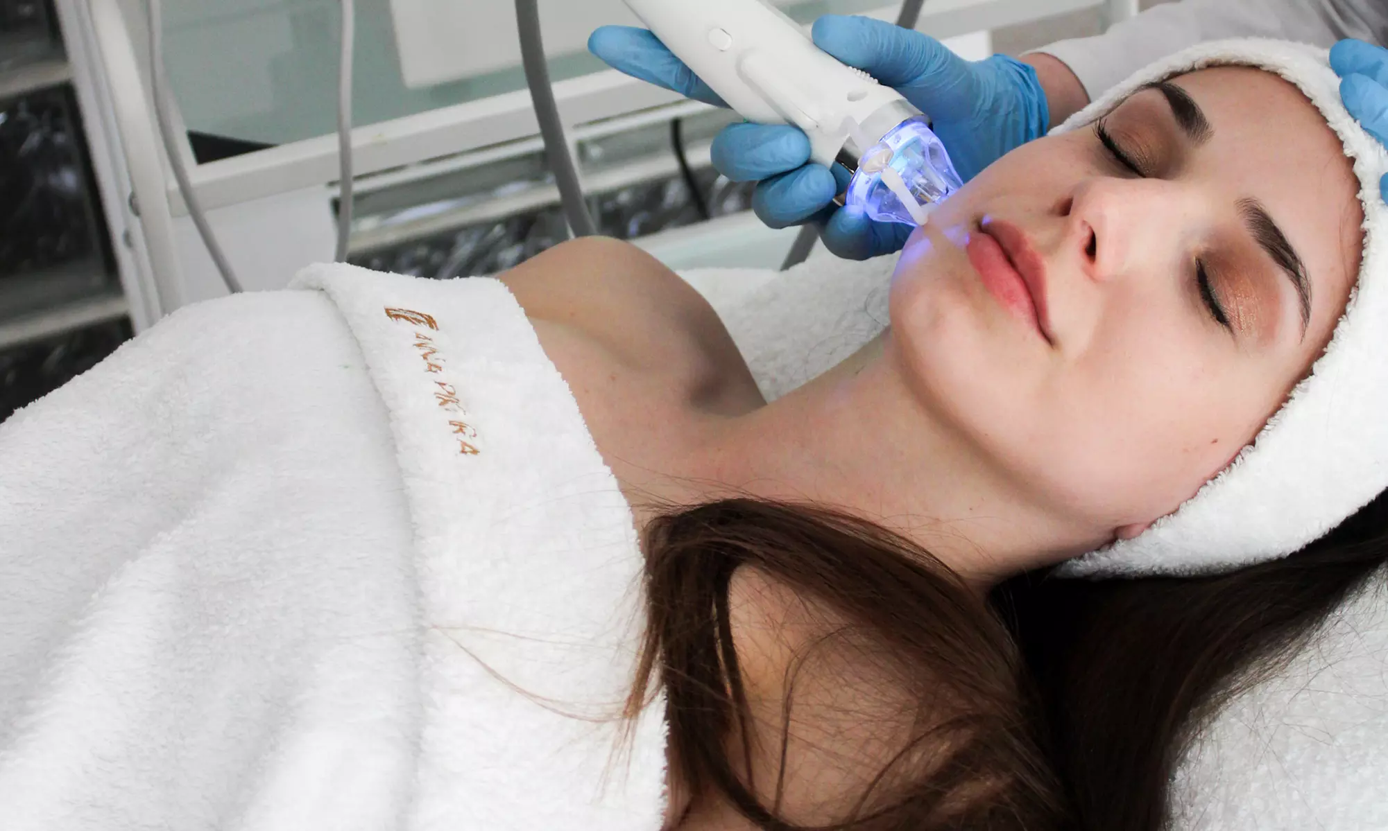 Lifting i redukcja zmarszczek: RF frakcyjny mikroigłowy