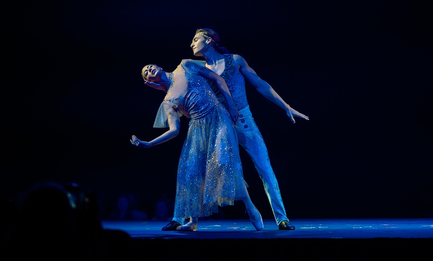 Image 3: Ticket to Cirque: Spirit of Christmas show 