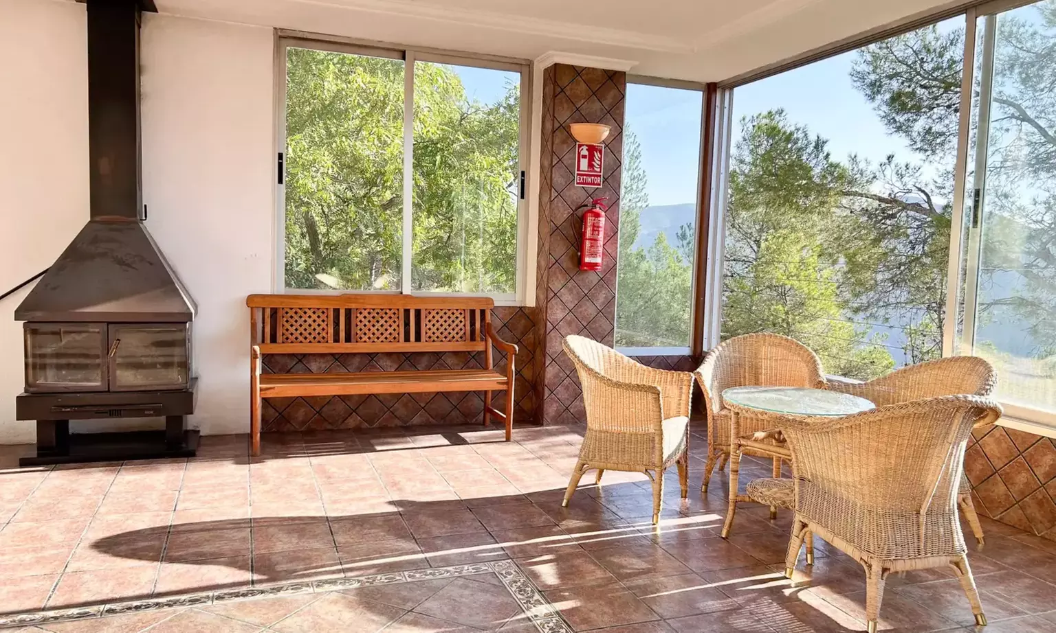 Alquiler de Kayak para hasta 16 personas con equipo para hacer la actividad hasta un 43% de descuento - Second Medium