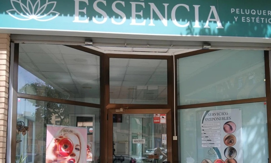 Image 2: Sesión de peluquería con opción a tinte de raíz o hidratación 