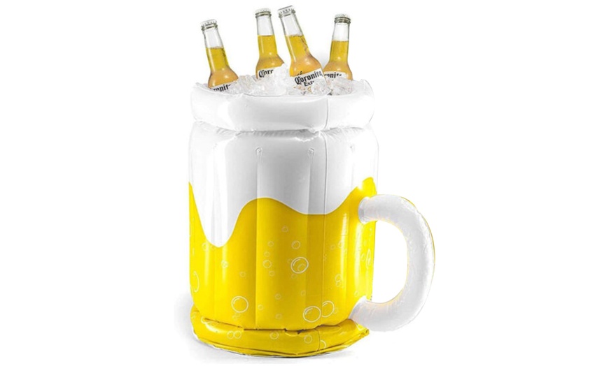 Image 3: Nevera inflable con forma de jarra de cerveza