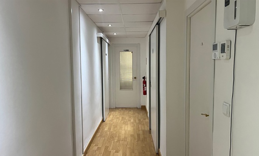 Image 4: 1 o 2 sesiones de higiene facial con punta de diamante y masaje facial 