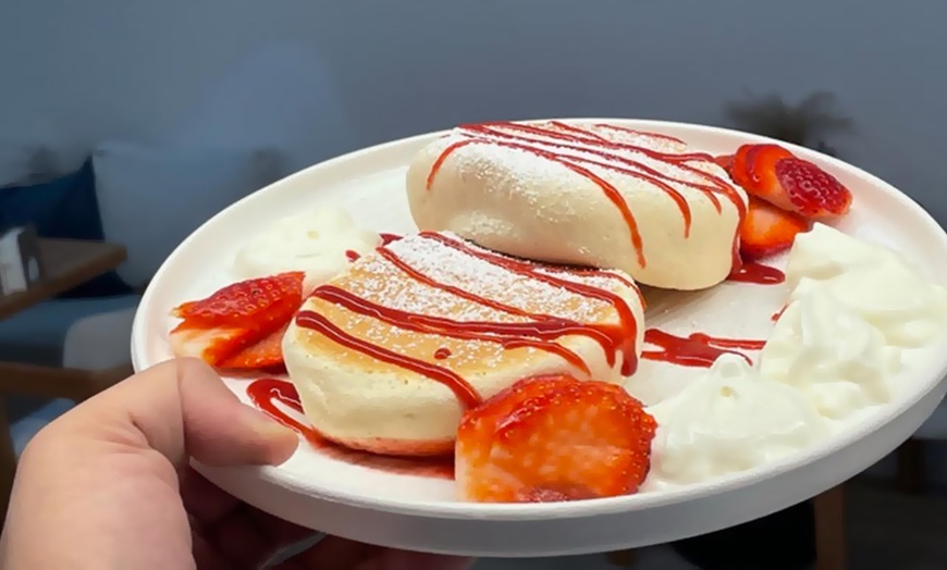 Image 1: Soufflé-Pancakes und Heißgetränk nach Wahl für 1, 2 oder 4 Personen