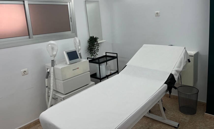 Image 6: 3, 6 o 9 sesiones de electroestimulación remodelante en zona a elegir 