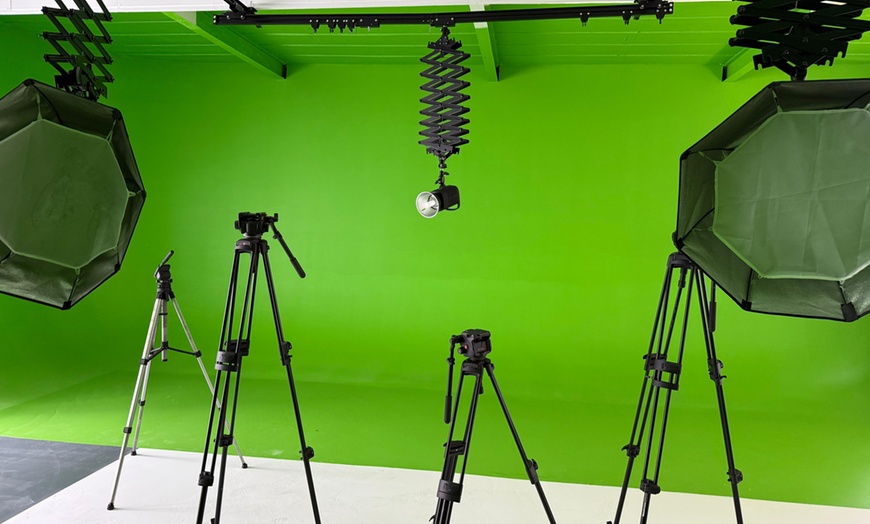Image 5: Create Stunning Visuals: Photography or Green Screen Space