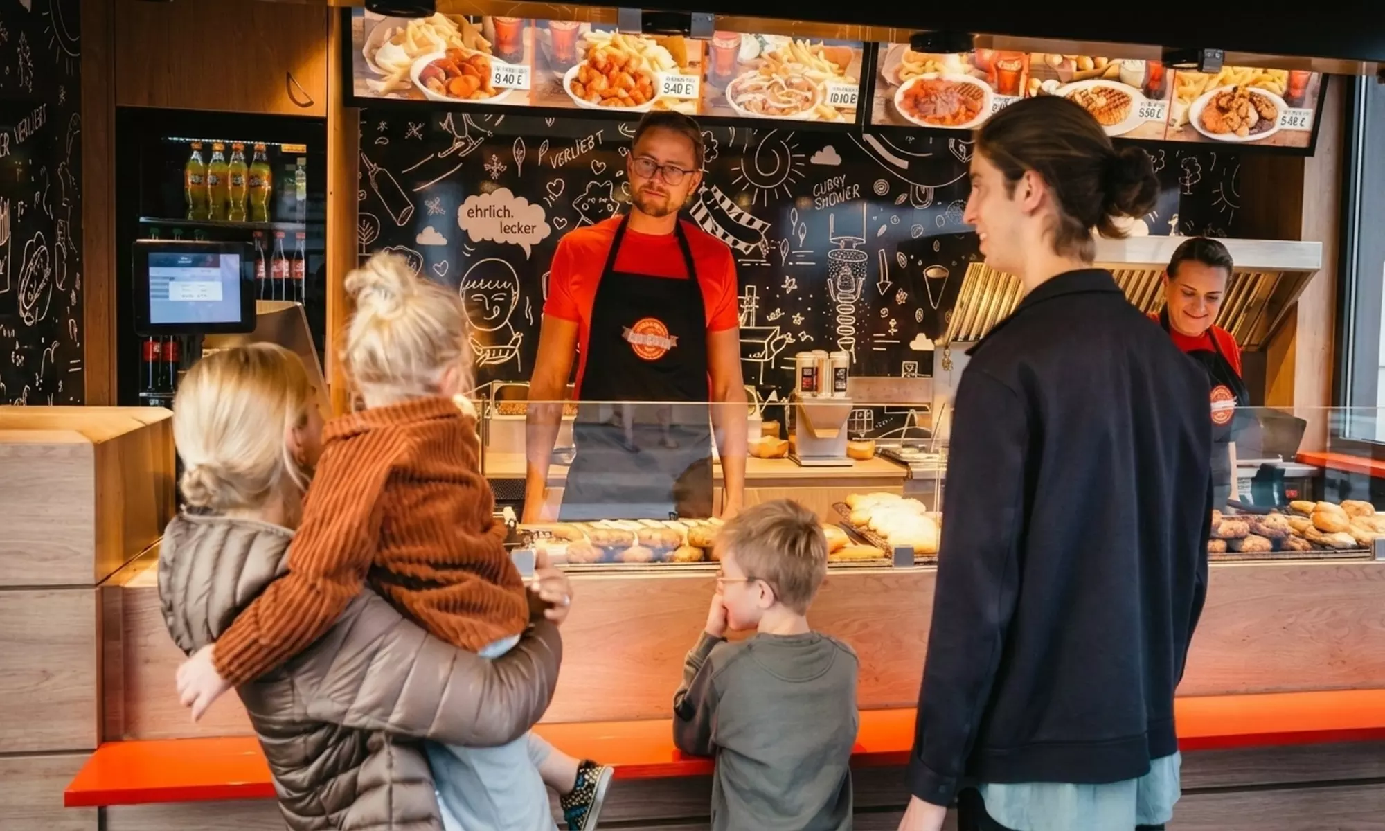 Curry Wurst, Curry-Wurst-Menü / vegane Variante mit Pommes & Getränk