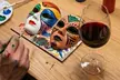 Taller de máscaras y vino con guía profesional, barra libre de vino y kit artístico completo ahorra hasta un 42% - Image 3