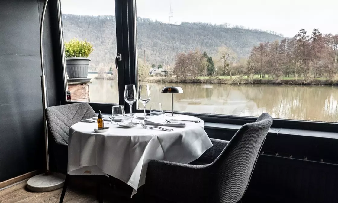 En bord de Meuse : menu "prestige gastronomique" 6 services pour 2, 3 ou 4 personnes (jusqu'à 46% de réduction) - Primary Image