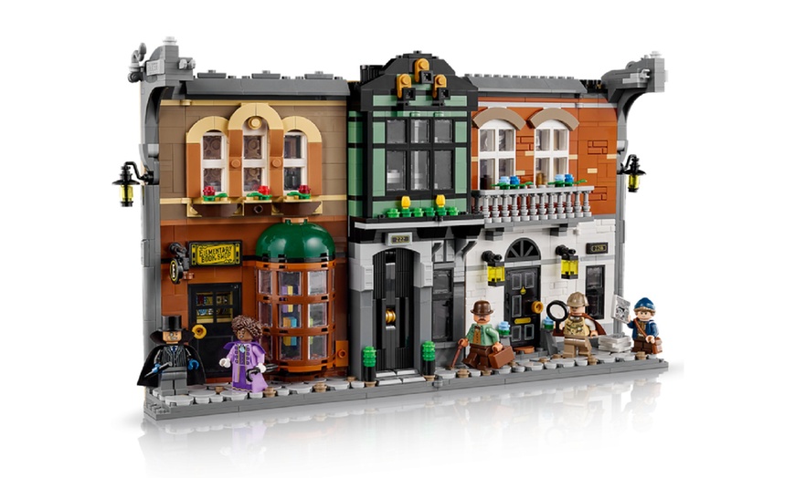 Image 2: LEGO Sherlock Holmes: Book Nook 10351
