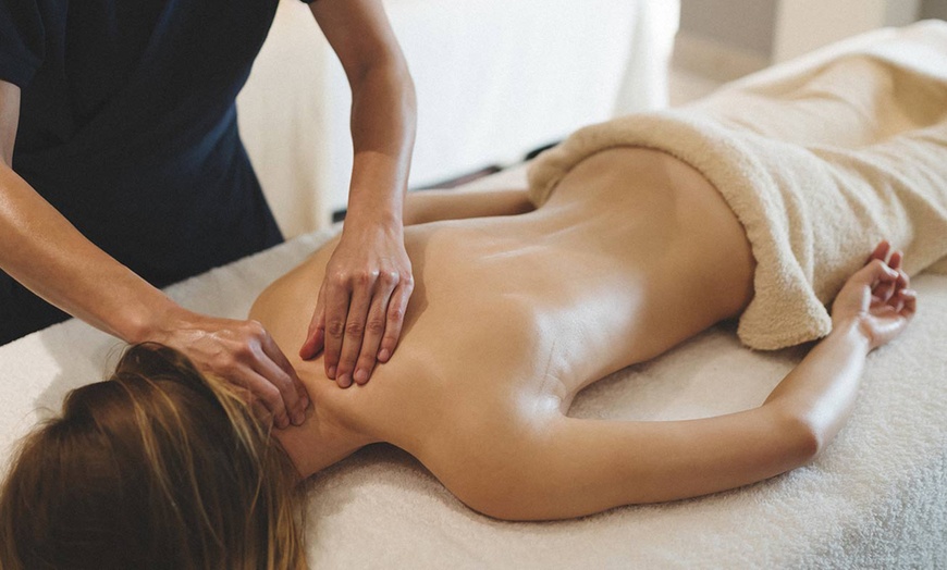 Image 2: Massage du corps avec Flamme de Beauté Vincennes