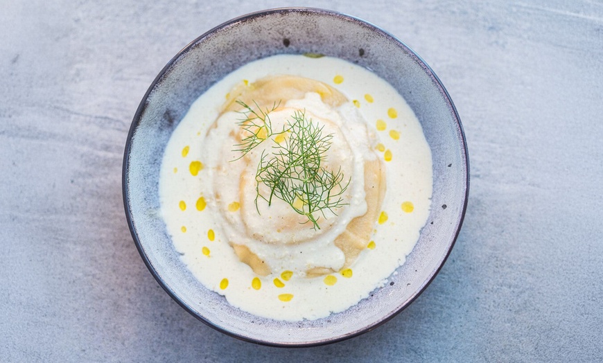 Image 19: Menu authentique en 4 services au restaurant Le Moulin de la Sambuc