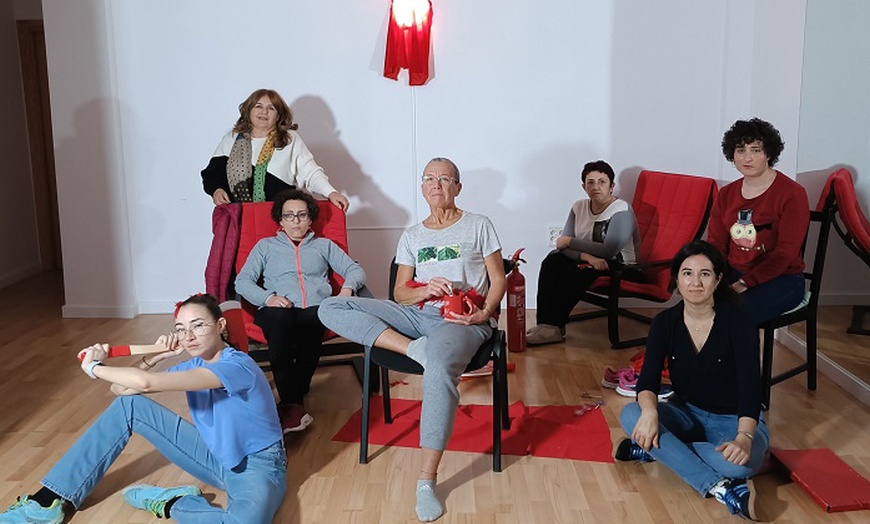 Image 7: 1 o 4 clases de teatro individual o clase privada grupal para 6 pax.