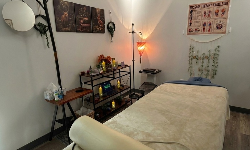 Image 2: Relaxing 60-Minute Swedish, Deep Tissue, or Aromatherapy Massages