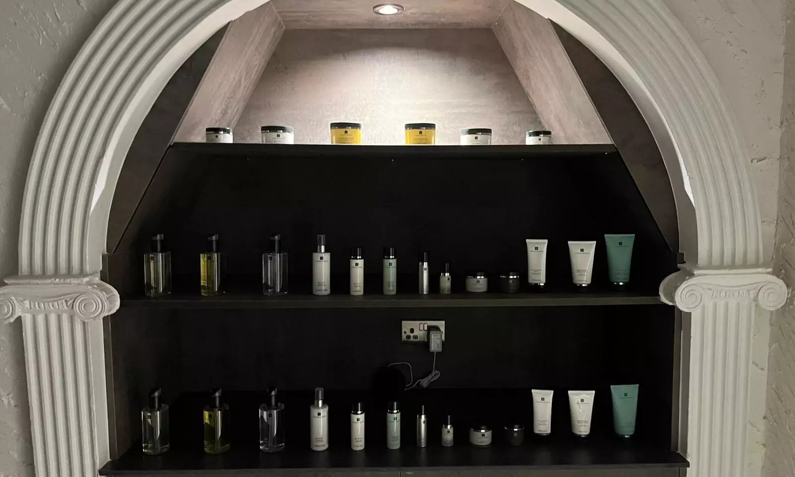 Enjoy Glow & Go or Relax & Revive Spa: 30/60-Min Treatment + Tea for 2