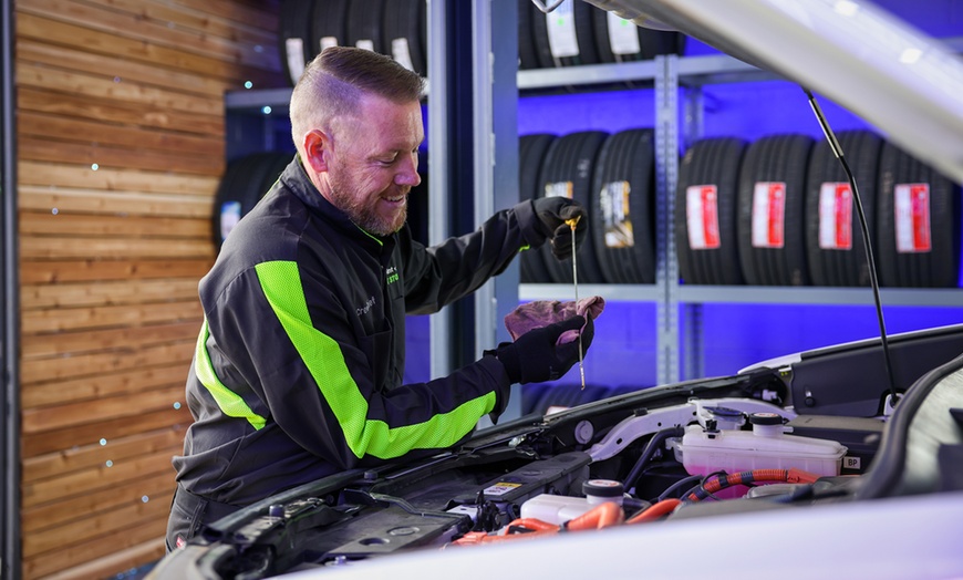 Image 4: Drive smoother with an Oil Change and Tire Rotation Up to 31%