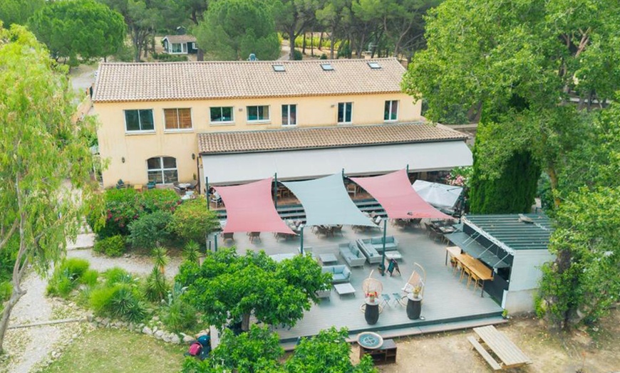 Image 18: Languedoc-Roussillon en 4* : suite ou chambre chalet avec pdj et spa