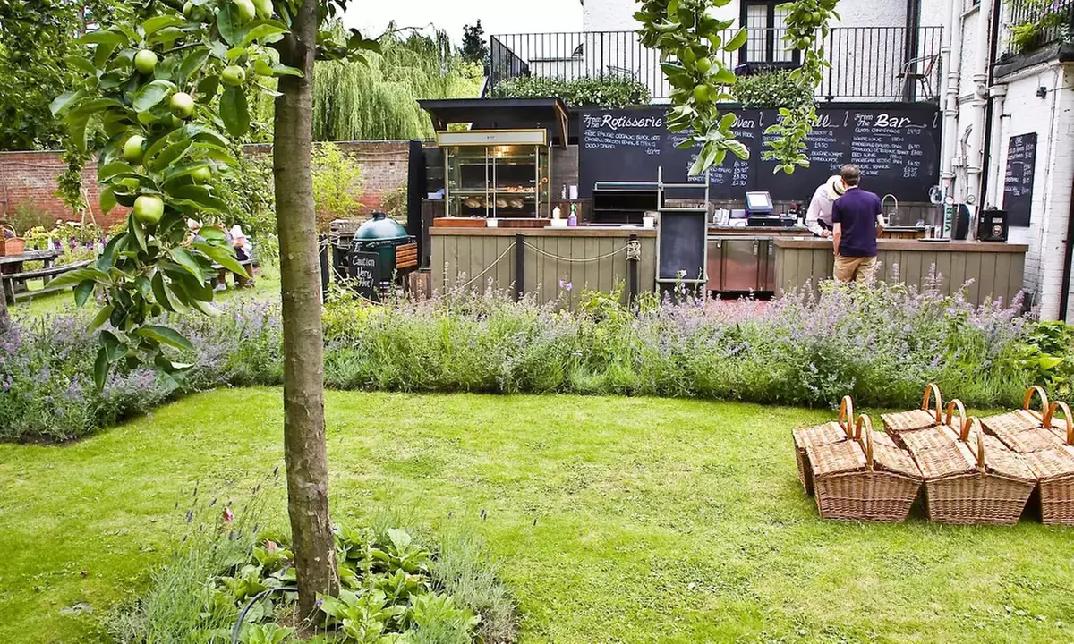 Hurley: Classic Double with Breakfast