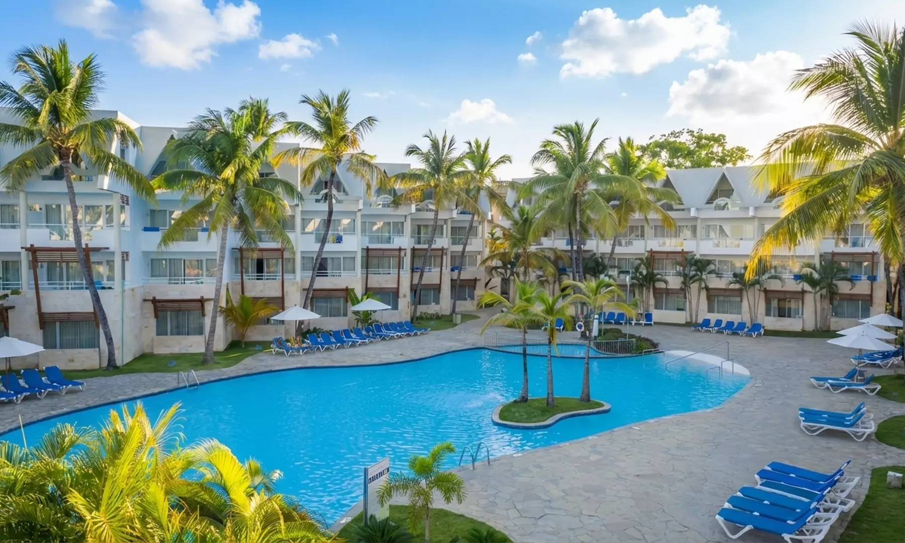 ✈ 4 or 7-Night All Inclusive Dominican Republic Vacation with Air